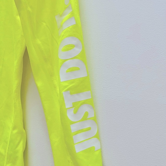 NEW NIKE DRI-FIT Women Training Top Size XS - Picture 5 of 7